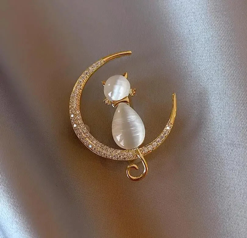 Butterfly White Shell Brooches For Women Charm Pearl Cold Color Pins Party Clothing Accessories Boho Summer Jewelry Gift