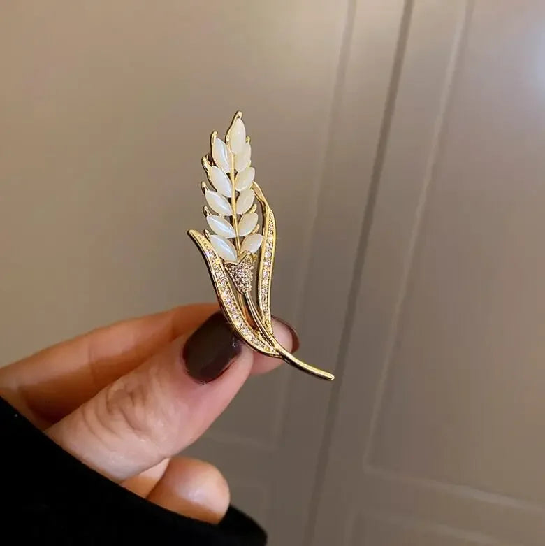 Butterfly White Shell Brooches For Women Charm Pearl Cold Color Pins Party Clothing Accessories Boho Summer Jewelry Gift