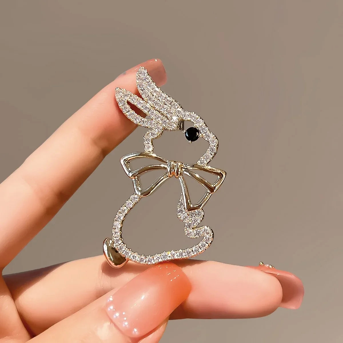 Butterfly White Shell Brooches For Women Charm Pearl Cold Color Pins Party Clothing Accessories Boho Summer Jewelry Gift