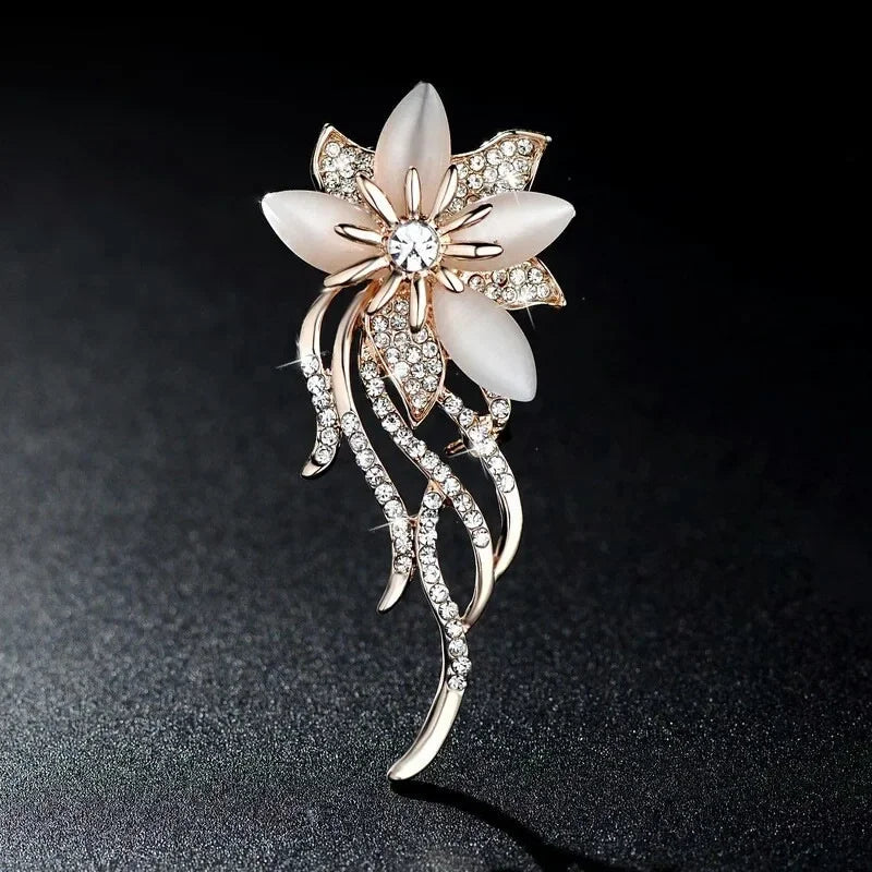 Butterfly White Shell Brooches For Women Charm Pearl Cold Color Pins Party Clothing Accessories Boho Summer Jewelry Gift