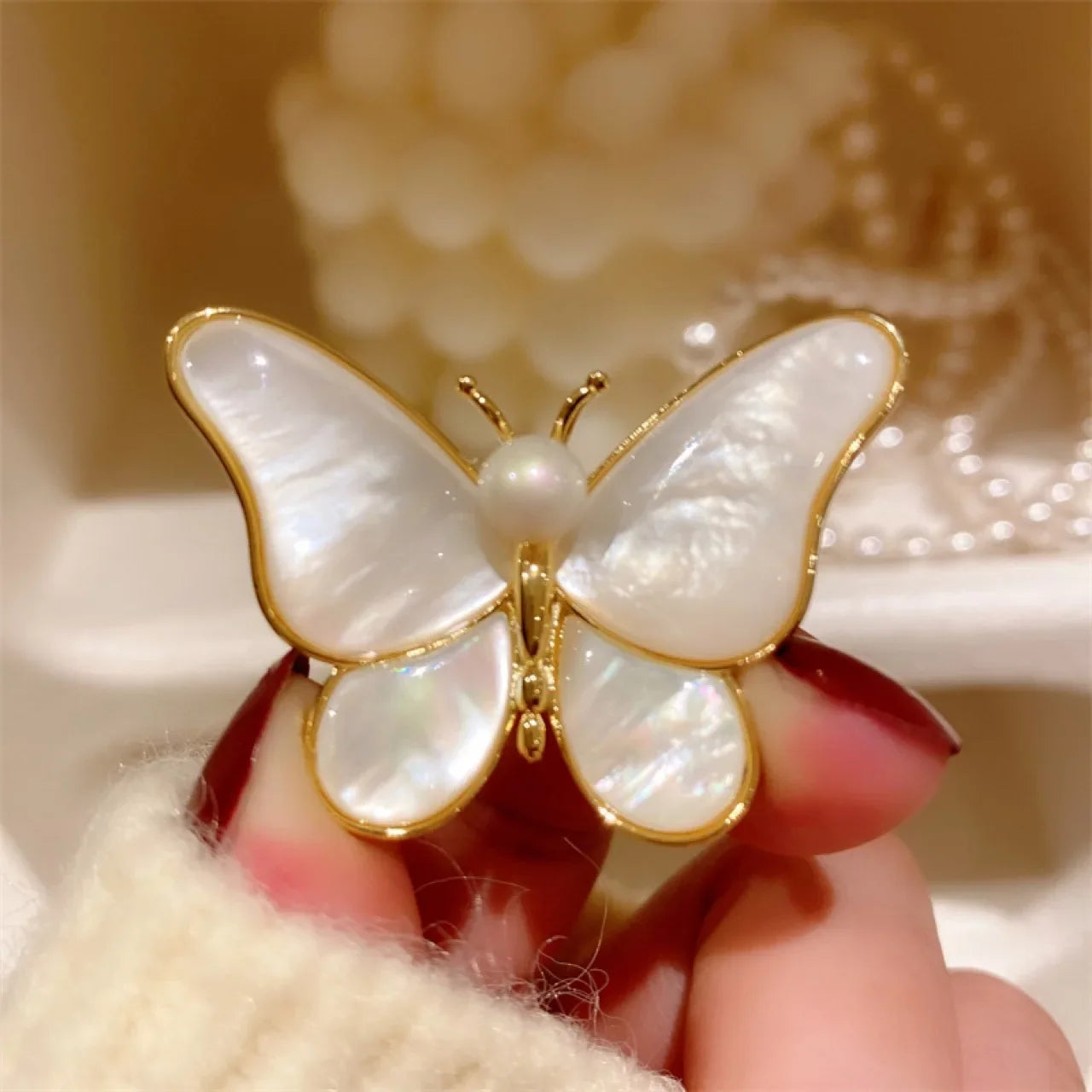 Butterfly White Shell Brooches For Women Charm Pearl Cold Color Pins Party Clothing Accessories Boho Summer Jewelry Gift