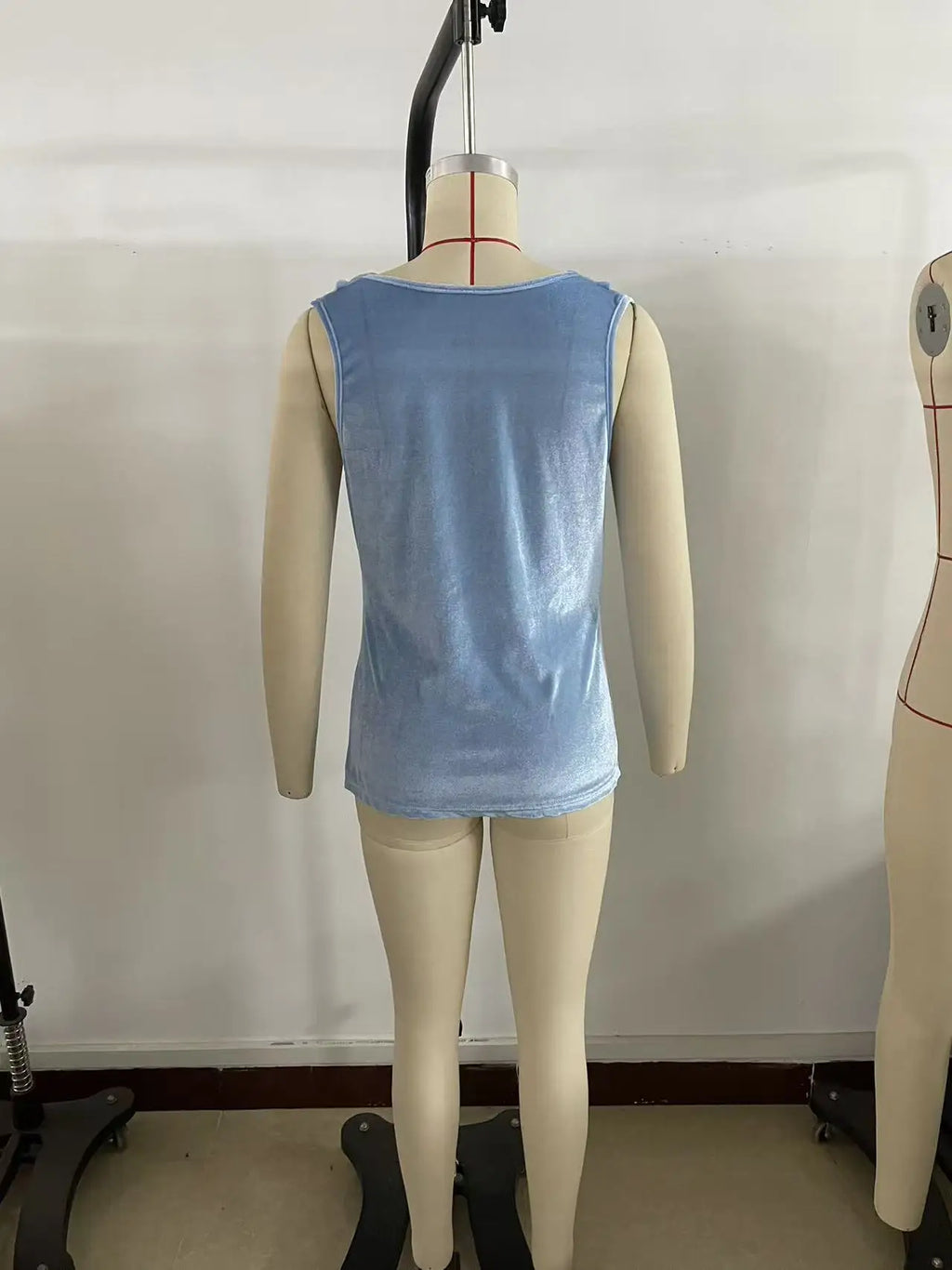 Nouvelle Collection 2026 de Vêtements pour Femmes : Gilet en Velours Sensuel, Élégant, Couleur Unie, Décolleté Plongeant, Sans Manches.