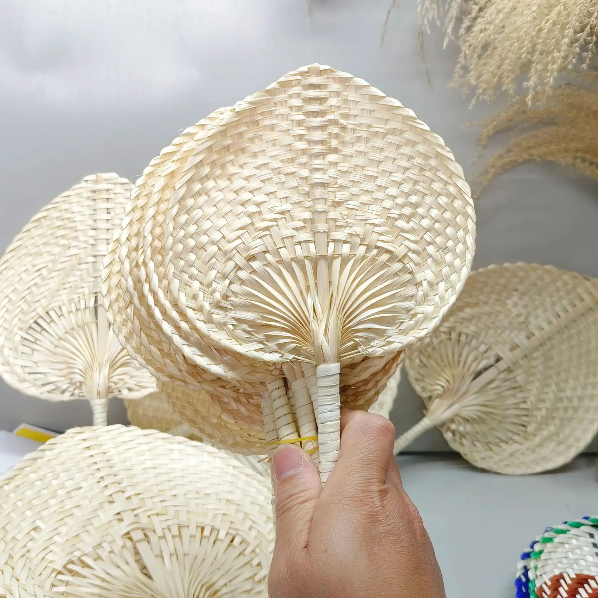 Éventail Bambou Tressé À La Main – Style Bohème | Plage, Mariage & Déco | 30x39cm