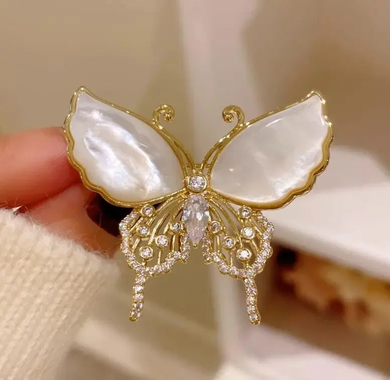 Butterfly White Shell Brooches For Women Charm Pearl Cold Color Pins Party Clothing Accessories Boho Summer Jewelry Gift