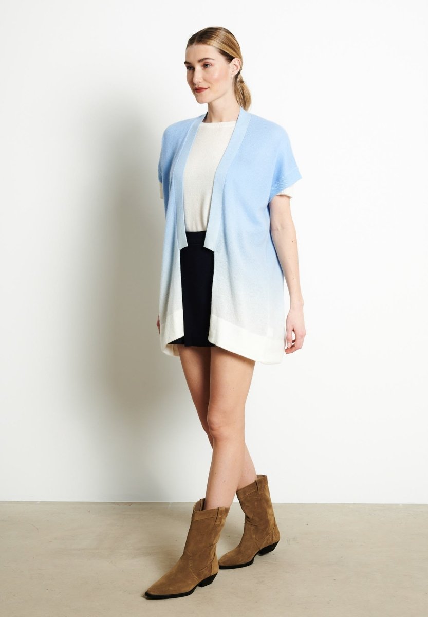 Gilet à manches courtes femme en cachemire déjaugé tie & dye blanc écru & bleu ciel - AVA 11A